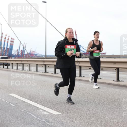 03.10.2025 - Köhlbrandbrückenlauf Lena Gebhardt http://msf.ph/oto/9131098 03.10.2025 16:07:09 Position 2 8494 meine-sportfotos.de
