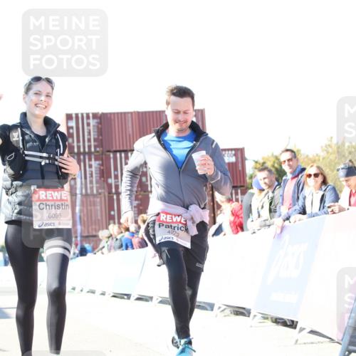 03.10.2025 - Köhlbrandbrückenlauf Jannik Wohlers http://msf.ph/oto/9131101 03.10.2025 13:48:59 Ziel 4157, 4273, 5216, 5497, 6096 meine-sportfotos.de