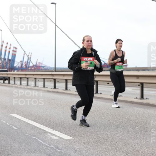 03.10.2025 - Köhlbrandbrückenlauf Lena Gebhardt http://msf.ph/oto/9131102 03.10.2025 16:07:10 Position 2  meine-sportfotos.de