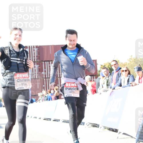03.10.2025 - Köhlbrandbrückenlauf Jannik Wohlers http://msf.ph/oto/9131103 03.10.2025 13:49:00 Ziel 4157, 4273, 5216, 5497, 6096 meine-sportfotos.de