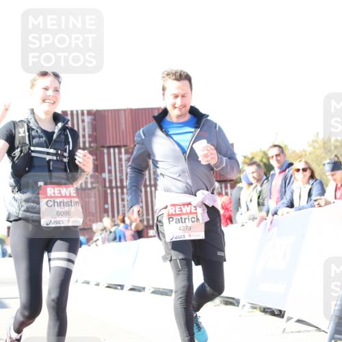 03.10.2025 - Köhlbrandbrückenlauf Jannik Wohlers http://msf.ph/oto/9131105 03.10.2025 13:49:00 Ziel 4157, 4273, 5216, 5497, 6096 meine-sportfotos.de