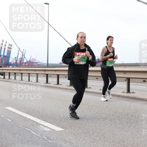 03.10.2025 - Köhlbrandbrückenlauf Lena Gebhardt http://msf.ph/oto/9131108 03.10.2025 16:07:10 Position 2 330 meine-sportfotos.de