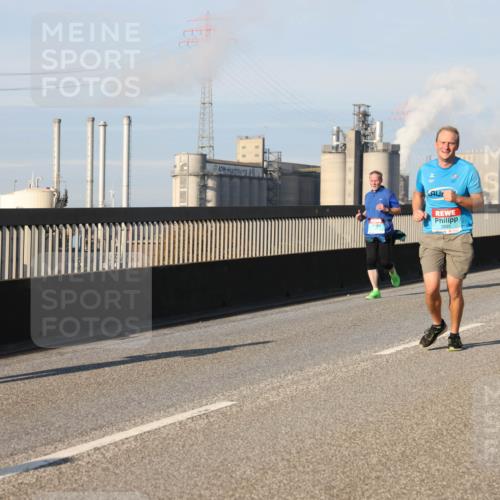 03.10.2025 - Köhlbrandbrückenlauf Lena Gebhardt http://msf.ph/oto/9131110 03.10.2025 09:49:53 Position 2  meine-sportfotos.de