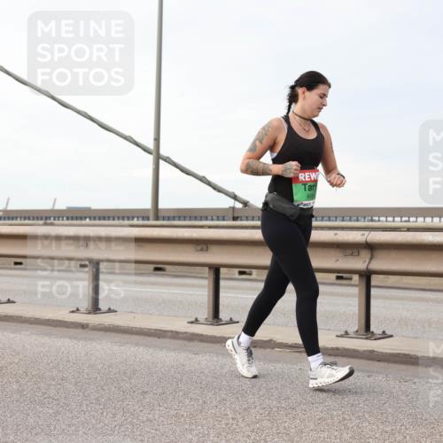 03.10.2025 - Köhlbrandbrückenlauf Lena Gebhardt http://msf.ph/oto/9131111 03.10.2025 16:07:12 Position 2 8494 meine-sportfotos.de