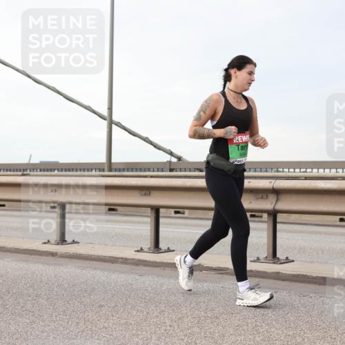 03.10.2025 - Köhlbrandbrückenlauf Lena Gebhardt http://msf.ph/oto/9131116 03.10.2025 16:07:12 Position 2 8494 meine-sportfotos.de