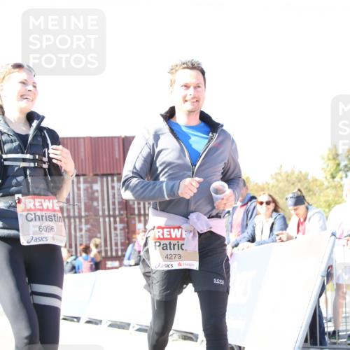 03.10.2025 - Köhlbrandbrückenlauf Jannik Wohlers http://msf.ph/oto/9131117 03.10.2025 13:49:00 Ziel 4157, 4273, 5216, 5497, 6096 meine-sportfotos.de