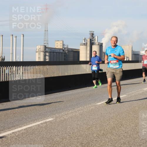 03.10.2025 - Köhlbrandbrückenlauf Lena Gebhardt http://msf.ph/oto/9131118 03.10.2025 09:49:53 Position 2 3585 meine-sportfotos.de