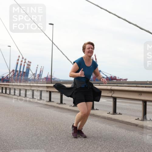 03.10.2025 - Köhlbrandbrückenlauf Lena Gebhardt http://msf.ph/oto/9131119 03.10.2025 16:07:18 Position 2  meine-sportfotos.de