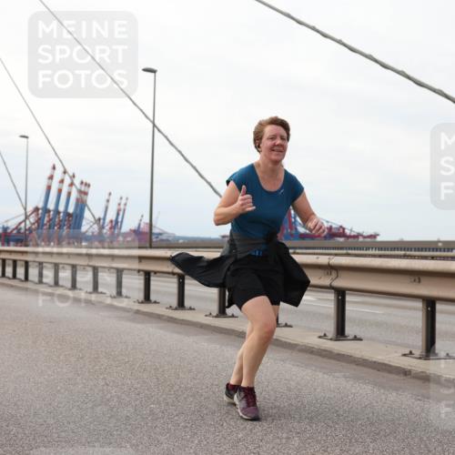 03.10.2025 - Köhlbrandbrückenlauf Lena Gebhardt http://msf.ph/oto/9131124 03.10.2025 16:07:18 Position 2  meine-sportfotos.de
