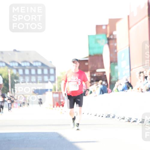 03.10.2025 - Köhlbrandbrückenlauf Jannik Wohlers http://msf.ph/oto/9131126 03.10.2025 13:49:13 Ziel  meine-sportfotos.de