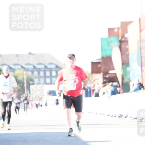 03.10.2025 - Köhlbrandbrückenlauf Jannik Wohlers http://msf.ph/oto/9131134 03.10.2025 13:49:14 Ziel 5736 meine-sportfotos.de