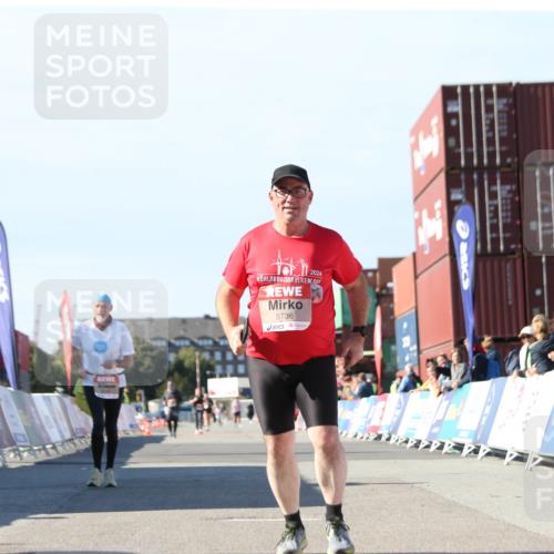 03.10.2025 - Köhlbrandbrückenlauf Jannik Wohlers http://msf.ph/oto/9131137 03.10.2025 13:49:20 Ziel 5736, 6102 meine-sportfotos.de