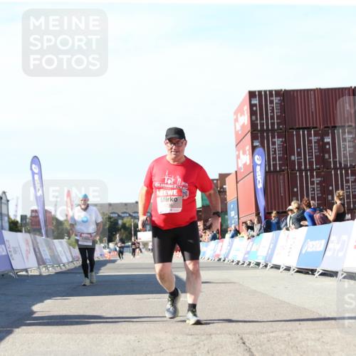 03.10.2025 - Köhlbrandbrückenlauf Jannik Wohlers http://msf.ph/oto/9131146 03.10.2025 13:49:20 Ziel 5736, 6102 meine-sportfotos.de