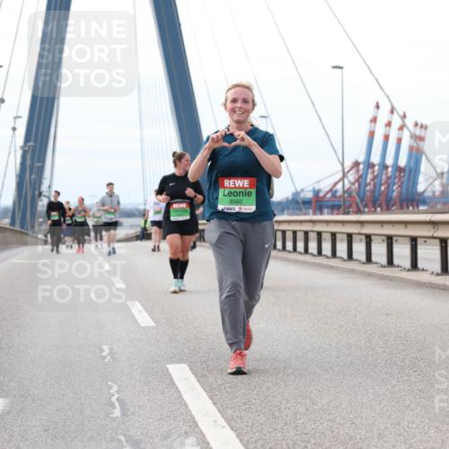 03.10.2025 - Köhlbrandbrückenlauf Lena Gebhardt http://msf.ph/oto/9131148 03.10.2025 16:07:21 Position 2 8560 meine-sportfotos.de