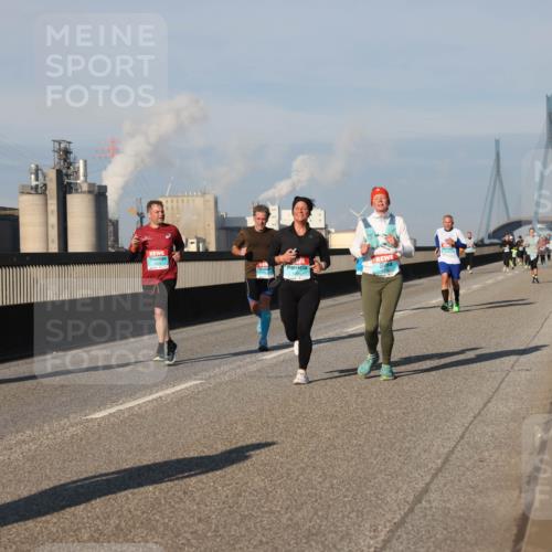 03.10.2025 - Köhlbrandbrückenlauf Lena Gebhardt http://msf.ph/oto/9131150 03.10.2025 09:49:55 Position 2  meine-sportfotos.de