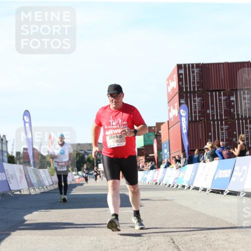 03.10.2025 - Köhlbrandbrückenlauf Jannik Wohlers http://msf.ph/oto/9131151 03.10.2025 13:49:20 Ziel 5736, 6102 meine-sportfotos.de