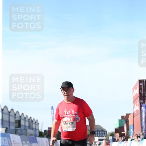 03.10.2025 - Köhlbrandbrückenlauf Jannik Wohlers http://msf.ph/oto/9131158 03.10.2025 13:49:21 Ziel 5736, 6102 meine-sportfotos.de