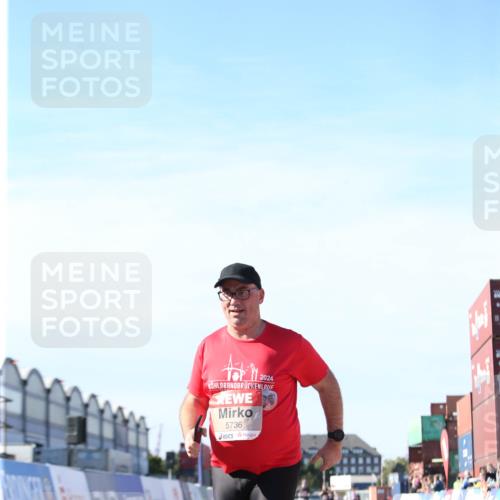 03.10.2025 - Köhlbrandbrückenlauf Jannik Wohlers http://msf.ph/oto/9131159 03.10.2025 13:49:21 Ziel 5736, 6102 meine-sportfotos.de