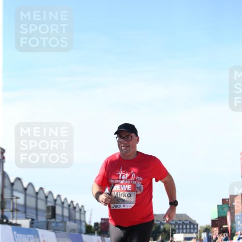 03.10.2025 - Köhlbrandbrückenlauf Jannik Wohlers http://msf.ph/oto/9131163 03.10.2025 13:49:21 Ziel 5736, 6102 meine-sportfotos.de