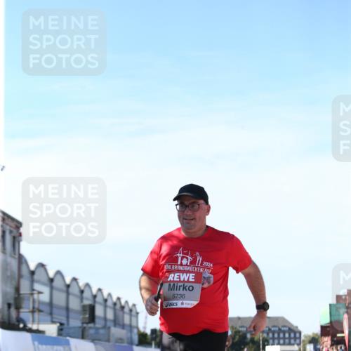 03.10.2025 - Köhlbrandbrückenlauf Jannik Wohlers http://msf.ph/oto/9131165 03.10.2025 13:49:21 Ziel 5736, 6102 meine-sportfotos.de
