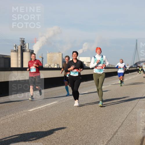 03.10.2025 - Köhlbrandbrückenlauf Lena Gebhardt http://msf.ph/oto/9131172 03.10.2025 09:49:55 Position 2 1730 meine-sportfotos.de