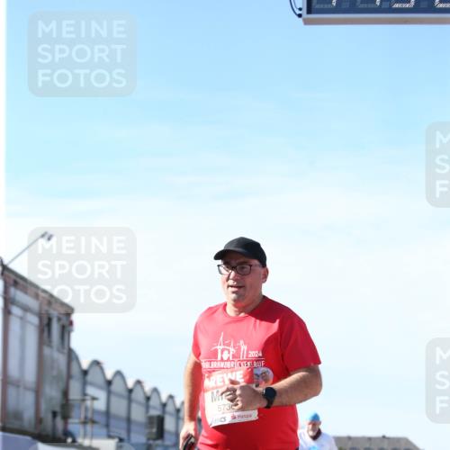 03.10.2025 - Köhlbrandbrückenlauf Jannik Wohlers http://msf.ph/oto/9131174 03.10.2025 13:49:21 Ziel 5736, 6102 meine-sportfotos.de