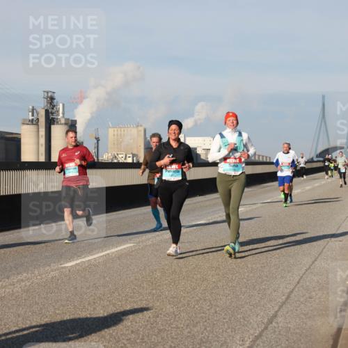 03.10.2025 - Köhlbrandbrückenlauf Lena Gebhardt http://msf.ph/oto/9131175 03.10.2025 09:49:55 Position 2 1730 meine-sportfotos.de