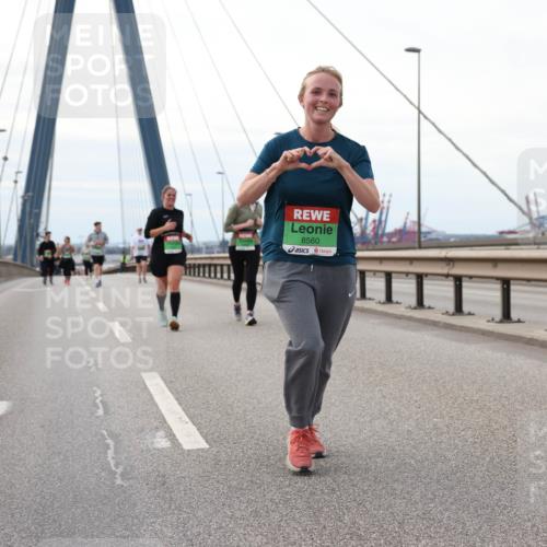 03.10.2025 - Köhlbrandbrückenlauf Lena Gebhardt http://msf.ph/oto/9131177 03.10.2025 16:07:22 Position 2 8560 meine-sportfotos.de