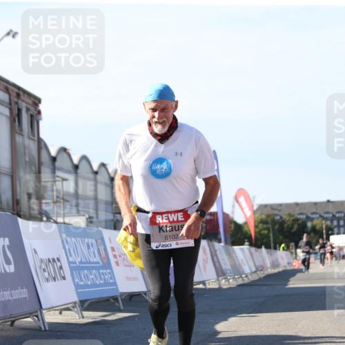 03.10.2025 - Köhlbrandbrückenlauf Jannik Wohlers http://msf.ph/oto/9131183 03.10.2025 13:49:26 Ziel 5736, 6102 meine-sportfotos.de