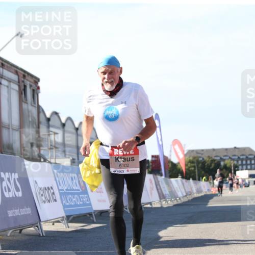 03.10.2025 - Köhlbrandbrückenlauf Jannik Wohlers http://msf.ph/oto/9131188 03.10.2025 13:49:26 Ziel 5736, 6102 meine-sportfotos.de