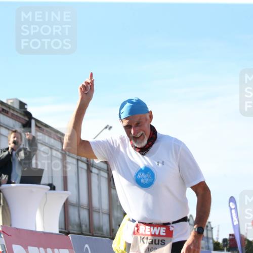 03.10.2025 - Köhlbrandbrückenlauf Jannik Wohlers http://msf.ph/oto/9131201 03.10.2025 13:49:27 Ziel 5736, 6102 meine-sportfotos.de