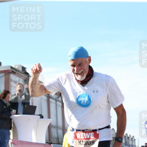 03.10.2025 - Köhlbrandbrückenlauf Jannik Wohlers http://msf.ph/oto/9131211 03.10.2025 13:49:27 Ziel 5736, 6102 meine-sportfotos.de