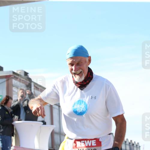 03.10.2025 - Köhlbrandbrückenlauf Jannik Wohlers http://msf.ph/oto/9131213 03.10.2025 13:49:27 Ziel 5736, 6102 meine-sportfotos.de