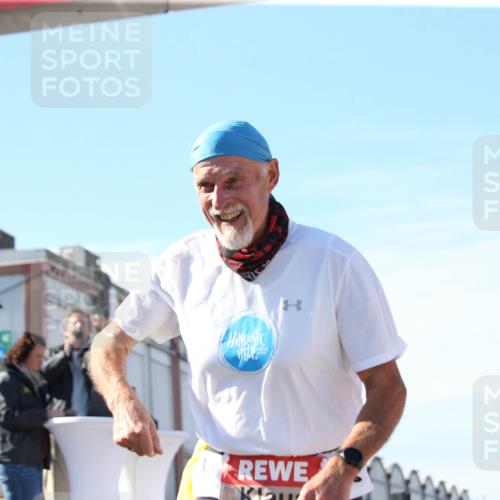 03.10.2025 - Köhlbrandbrückenlauf Jannik Wohlers http://msf.ph/oto/9131215 03.10.2025 13:49:27 Ziel 5736, 6102 meine-sportfotos.de