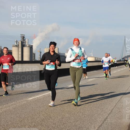 03.10.2025 - Köhlbrandbrückenlauf Lena Gebhardt http://msf.ph/oto/9131219 03.10.2025 09:49:56 Position 2 1730, 1496 meine-sportfotos.de