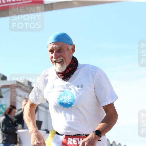 03.10.2025 - Köhlbrandbrückenlauf Jannik Wohlers http://msf.ph/oto/9131220 03.10.2025 13:49:27 Ziel 5736, 6102 meine-sportfotos.de