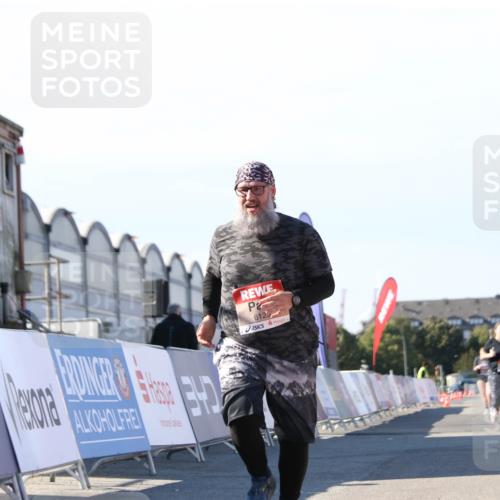 03.10.2025 - Köhlbrandbrückenlauf Jannik Wohlers http://msf.ph/oto/9131230 03.10.2025 13:49:41 Ziel 6123 meine-sportfotos.de