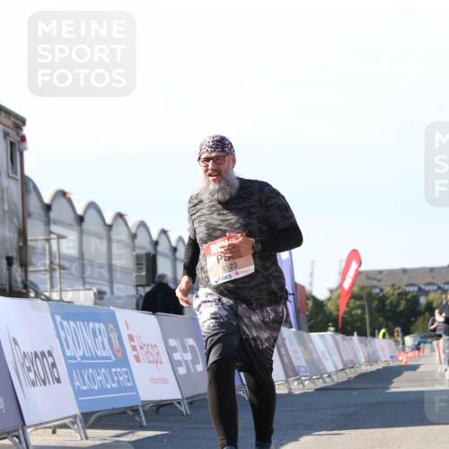 03.10.2025 - Köhlbrandbrückenlauf Jannik Wohlers http://msf.ph/oto/9131232 03.10.2025 13:49:41 Ziel 6123 meine-sportfotos.de