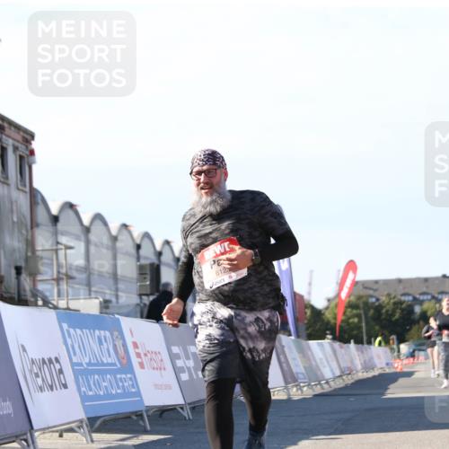 03.10.2025 - Köhlbrandbrückenlauf Jannik Wohlers http://msf.ph/oto/9131236 03.10.2025 13:49:41 Ziel 6123 meine-sportfotos.de