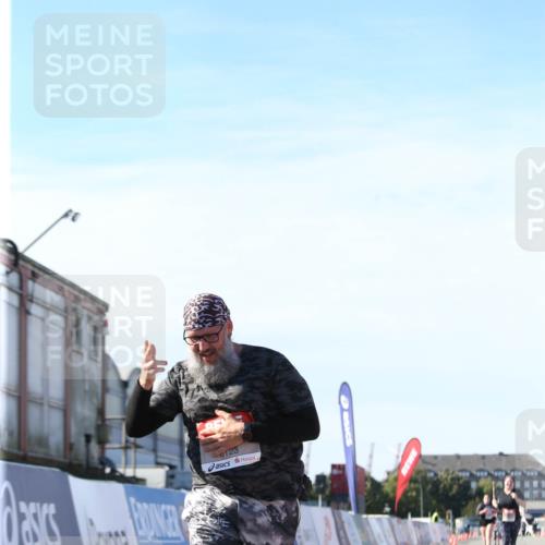 03.10.2025 - Köhlbrandbrückenlauf Jannik Wohlers http://msf.ph/oto/9131238 03.10.2025 13:49:42 Ziel 6123 meine-sportfotos.de