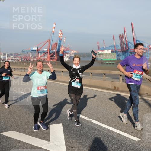 03.10.2025 - Köhlbrandbrückenlauf Yannick Fuchs http://msf.ph/oto/9131239 03.10.2025 09:03:22 Position 2 2927, 28, 2988 meine-sportfotos.de