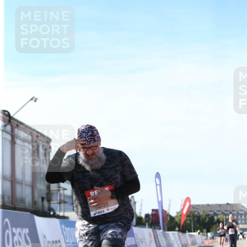 03.10.2025 - Köhlbrandbrückenlauf Jannik Wohlers http://msf.ph/oto/9131241 03.10.2025 13:49:42 Ziel 6123 meine-sportfotos.de