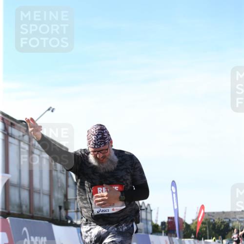 03.10.2025 - Köhlbrandbrückenlauf Jannik Wohlers http://msf.ph/oto/9131247 03.10.2025 13:49:42 Ziel 6123 meine-sportfotos.de