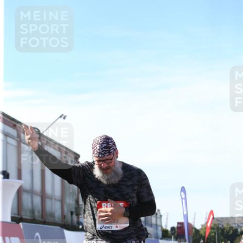 03.10.2025 - Köhlbrandbrückenlauf Jannik Wohlers http://msf.ph/oto/9131249 03.10.2025 13:49:42 Ziel 6123 meine-sportfotos.de