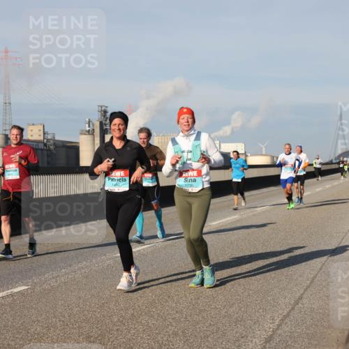 03.10.2025 - Köhlbrandbrückenlauf Lena Gebhardt http://msf.ph/oto/9131250 03.10.2025 09:49:56 Position 2 44, 2001, 1496, 1730 meine-sportfotos.de