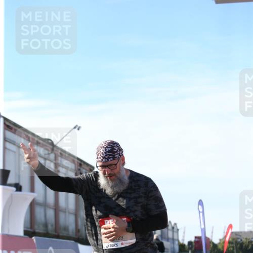 03.10.2025 - Köhlbrandbrückenlauf Jannik Wohlers http://msf.ph/oto/9131252 03.10.2025 13:49:43 Ziel 6123 meine-sportfotos.de