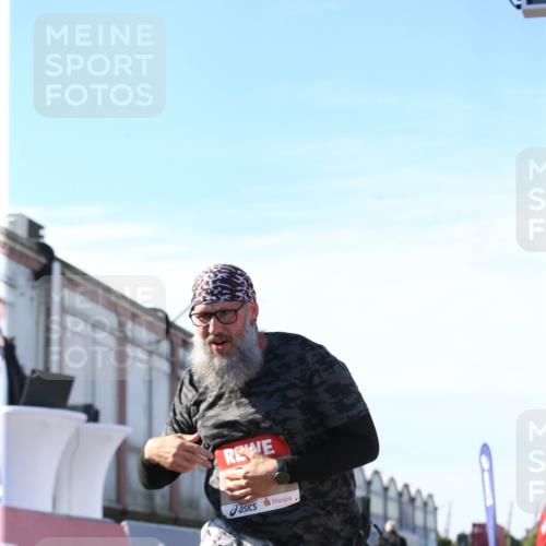 03.10.2025 - Köhlbrandbrückenlauf Jannik Wohlers http://msf.ph/oto/9131258 03.10.2025 13:49:43 Ziel 6123 meine-sportfotos.de