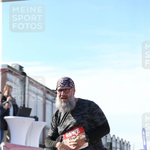 03.10.2025 - Köhlbrandbrückenlauf Jannik Wohlers http://msf.ph/oto/9131261 03.10.2025 13:49:43 Ziel 6123 meine-sportfotos.de