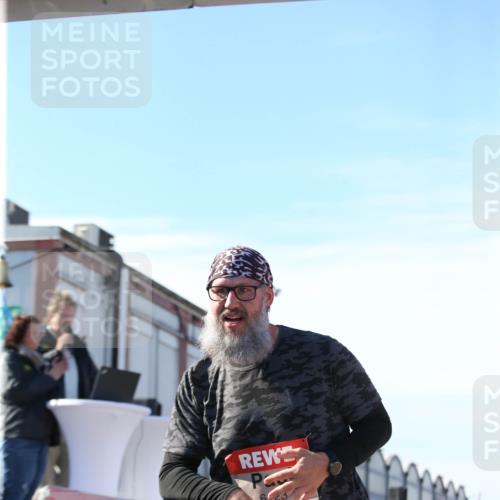 03.10.2025 - Köhlbrandbrückenlauf Jannik Wohlers http://msf.ph/oto/9131263 03.10.2025 13:49:43 Ziel 6123 meine-sportfotos.de
