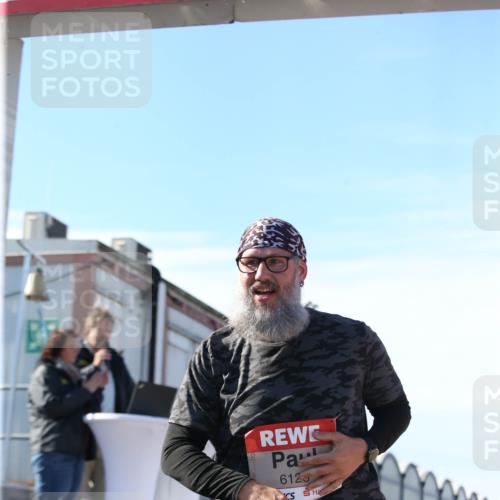 03.10.2025 - Köhlbrandbrückenlauf Jannik Wohlers http://msf.ph/oto/9131269 03.10.2025 13:49:43 Ziel 6123 meine-sportfotos.de